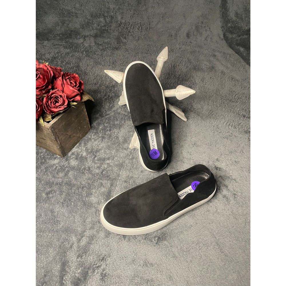 NWOB Women’s Steve Madden Fayna Black suede slip on shoes